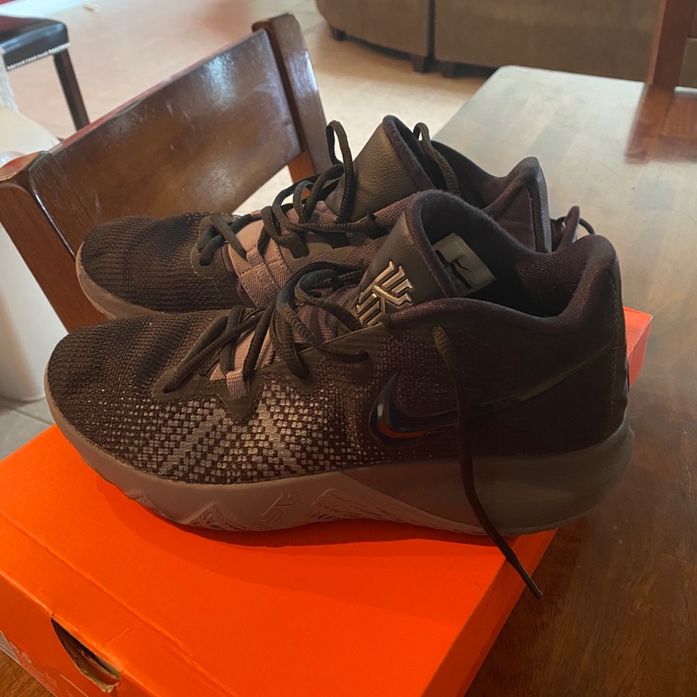 Shoes - Picture 2 of 4